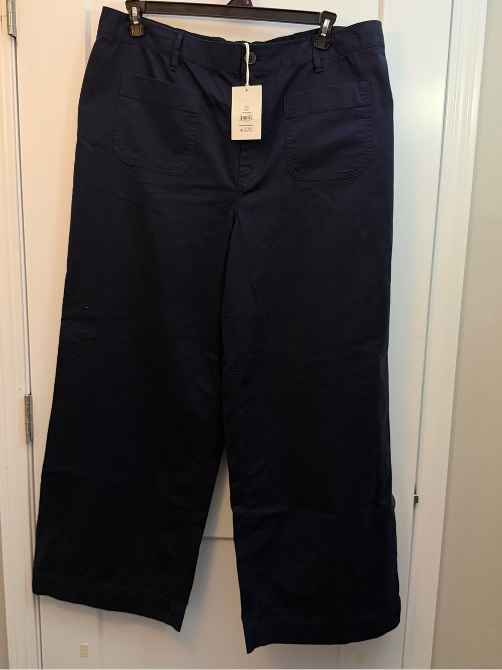 Wide-Leg Navy Women’s cropped pants  - Classic Comfort